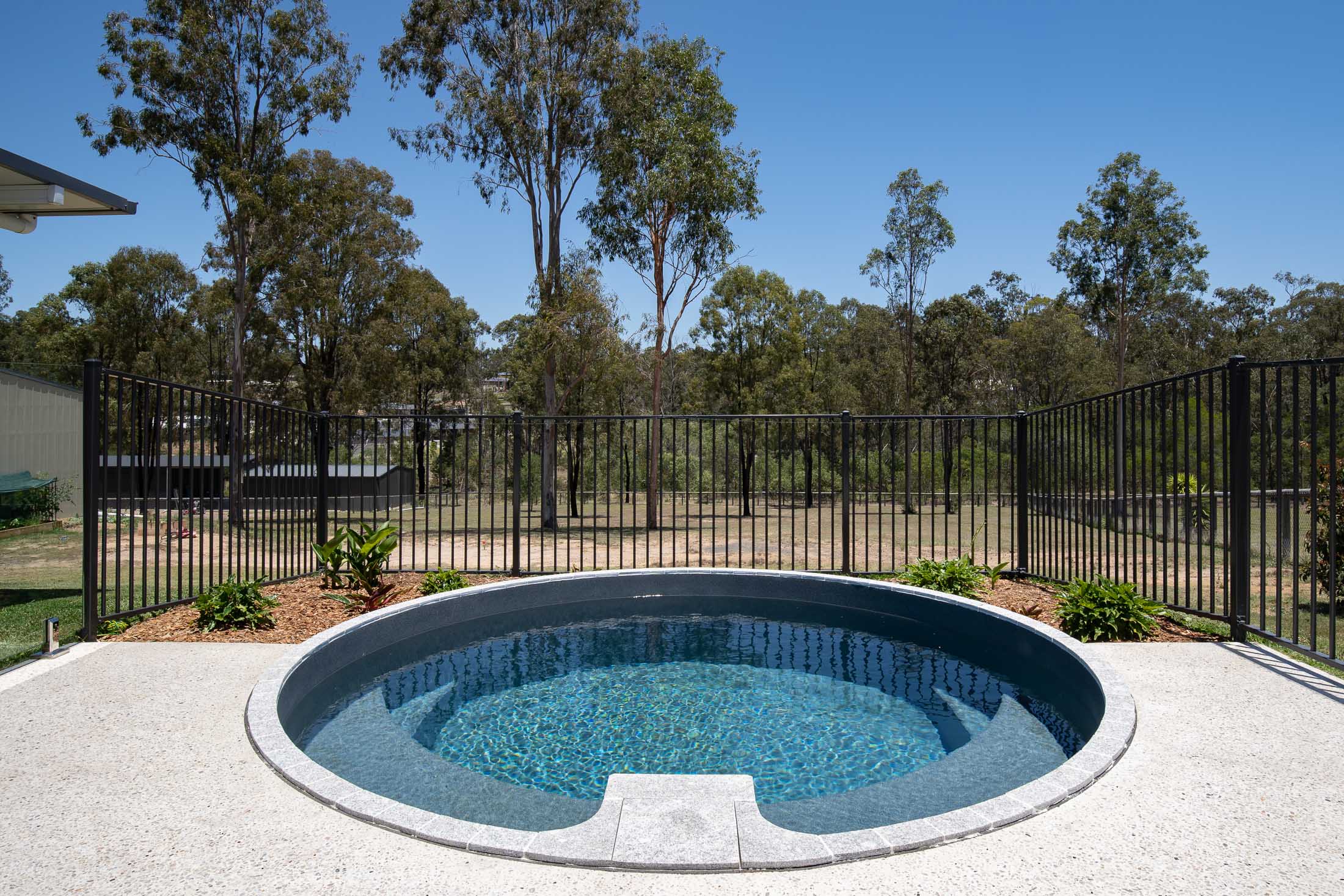 3.5m round concrete pool in French Grey