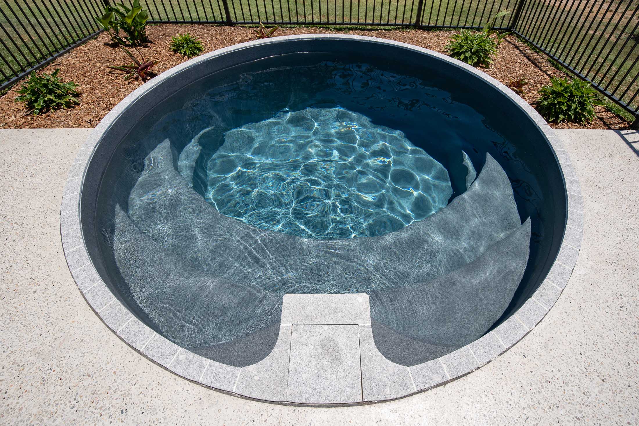 3.5m round Plungie Arena concrete pool in French Grey