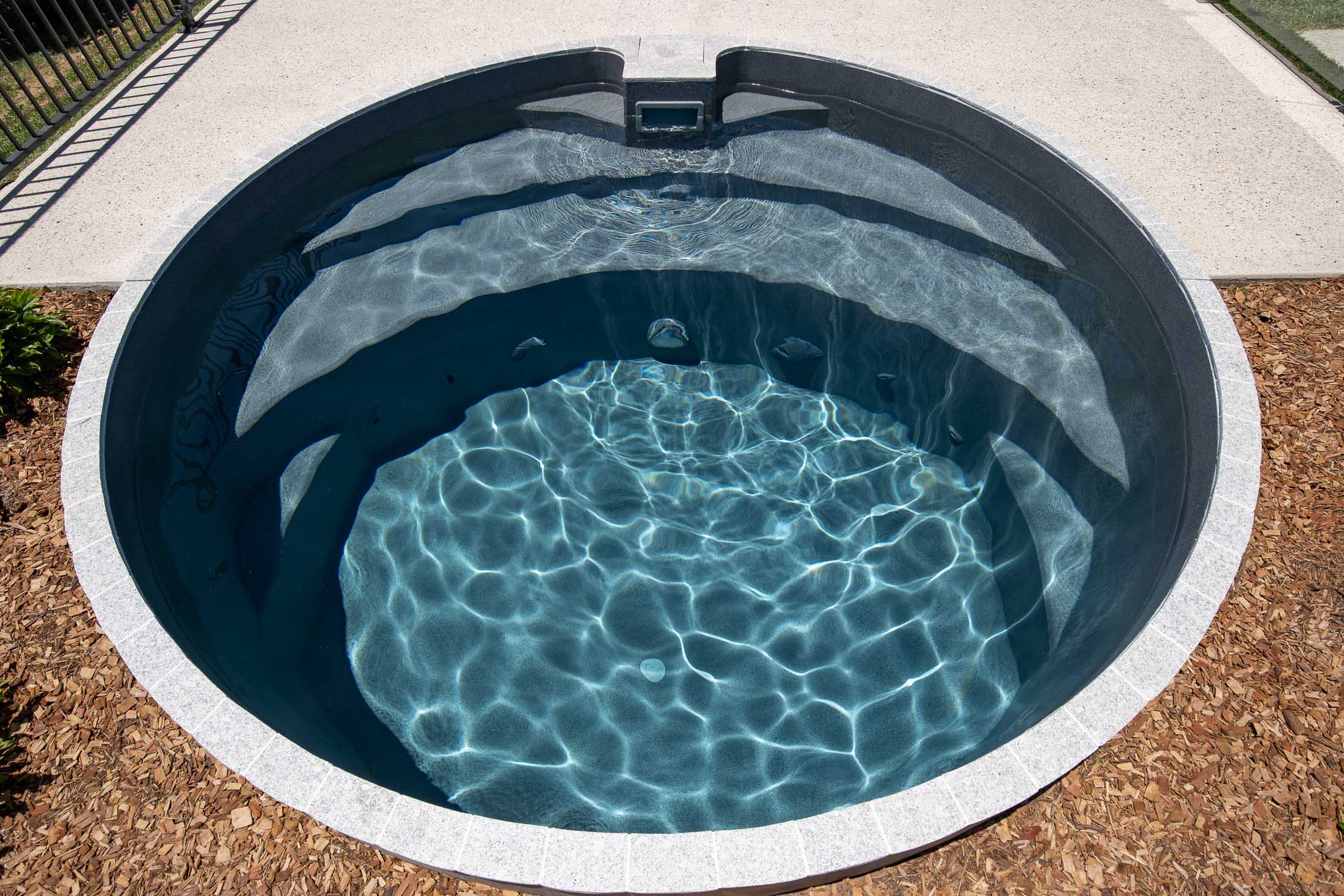 Plungie Arena 3.5m round concrete pool in French Grey