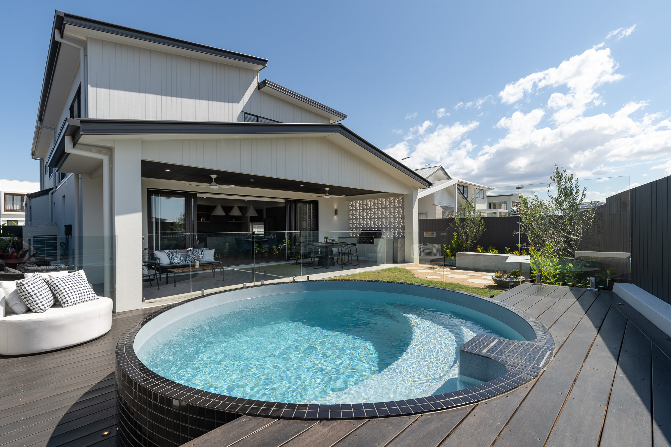 Plungie Arena 3.5m round semi above-ground plunge pool in Blue Lagoon